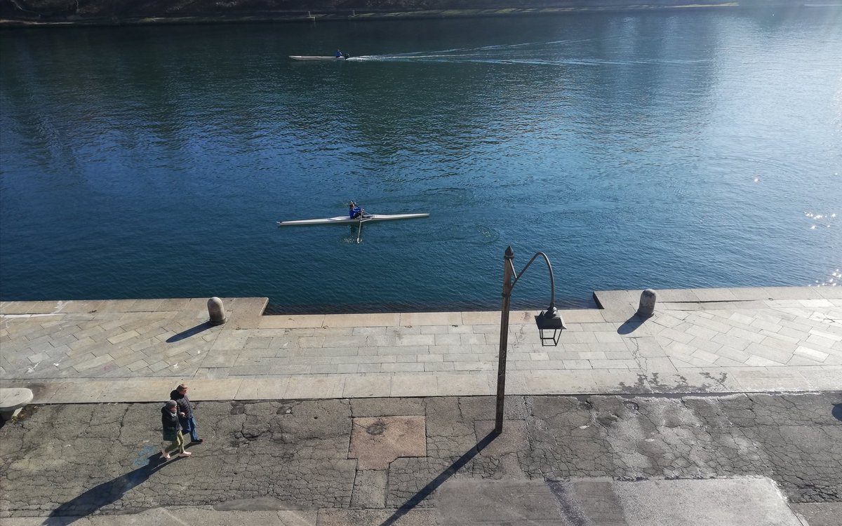 CSaracco's tweet photo. L'acqua non oppone resistenza. L'acqua non è un muro, non può fermarti. Va dove vuole andare e niente le si può opporre. L'acqua è paziente. L'acqua che gocciola consuma una pietra. Ricordati che per metà tu sei acqua. Se non puoi superare un ostacolo, giragli intorno. https://t.co/LcoDLUMmt7