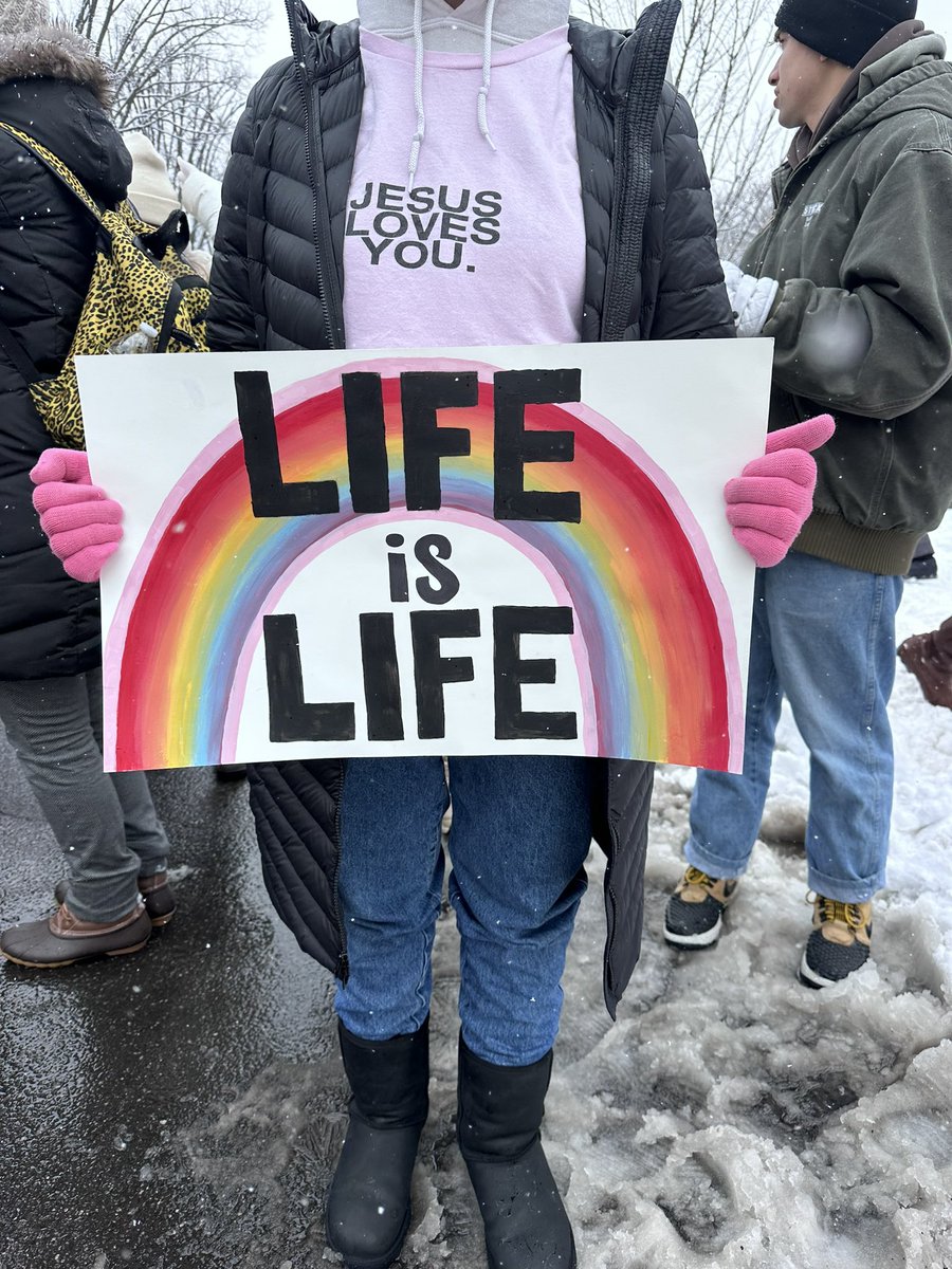 RegentU's tweet image. Our royals braved the cold this weekend with thousands of others for #MarchForLife 🏛️💕 #ProLifeGeneration