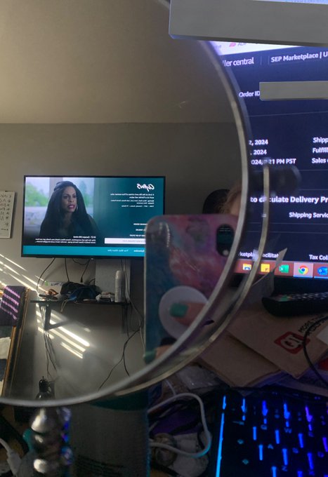 Watching tv while I work like https://t.co/nqlSUYCnWA