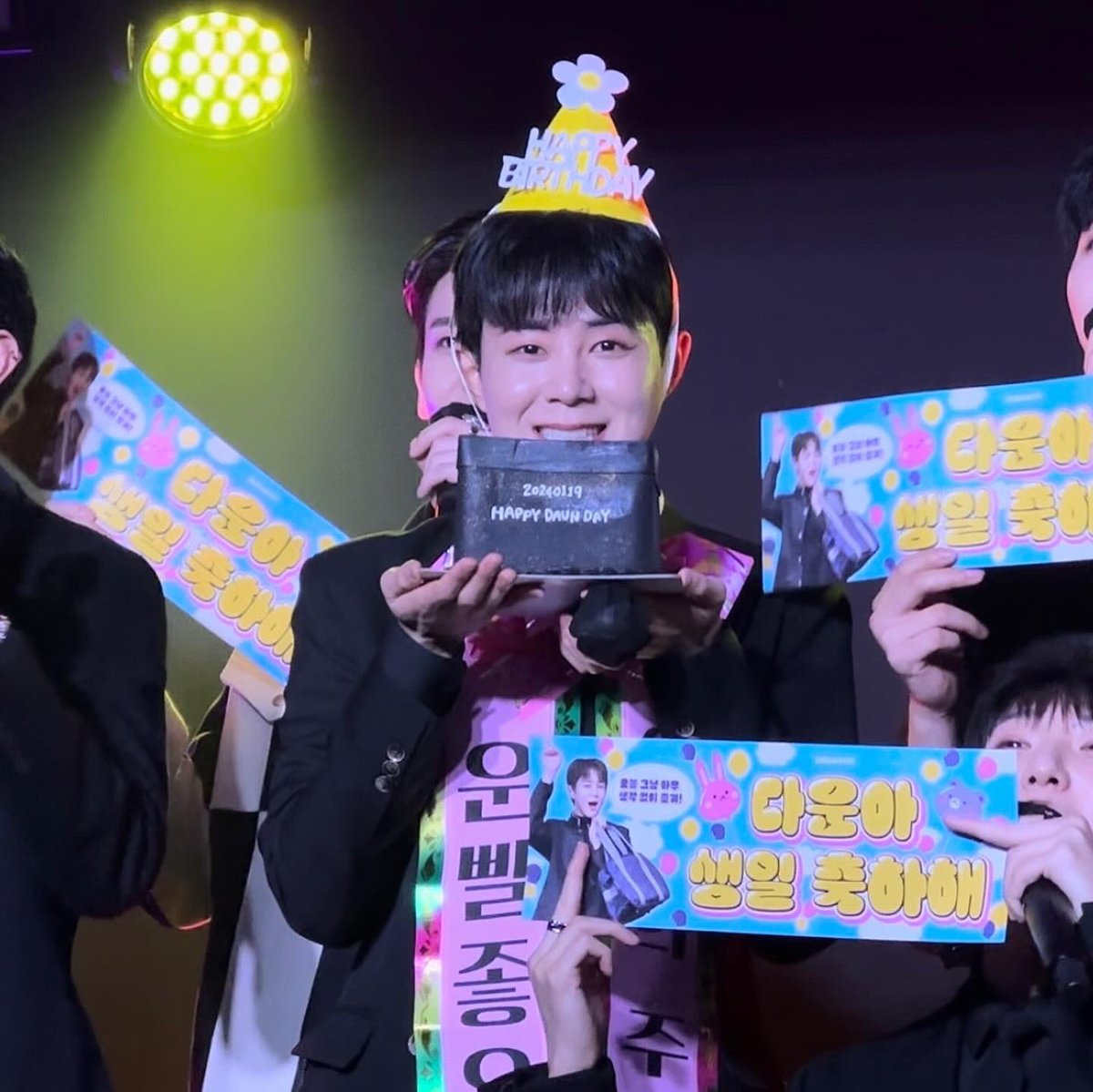 wwhoon_inc's tweet photo. 2024년1월19일 다운이 생일🍰
생일 서포트를 한께 해주셔서 감사합니다!☺️♥️
ダウンのセンイルサポートにご協力くださり、ありがとうございます！

#이정훈 #다운 #DAUN #멋진녀석들 #GreatGuys #グレイトガイズ @GreatGuys_twt https://t.co/knA3zL4mKv