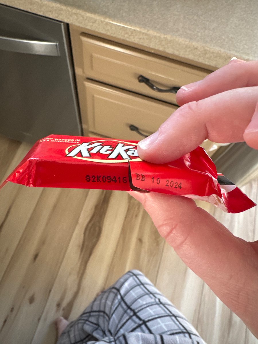 xXSweetSnowXx's tweet photo. @KitKat_US @KITKAT It won’t let me DM you but here you go @KitKat_US @KITKAT https://t.co/j1Ol6yCSc1