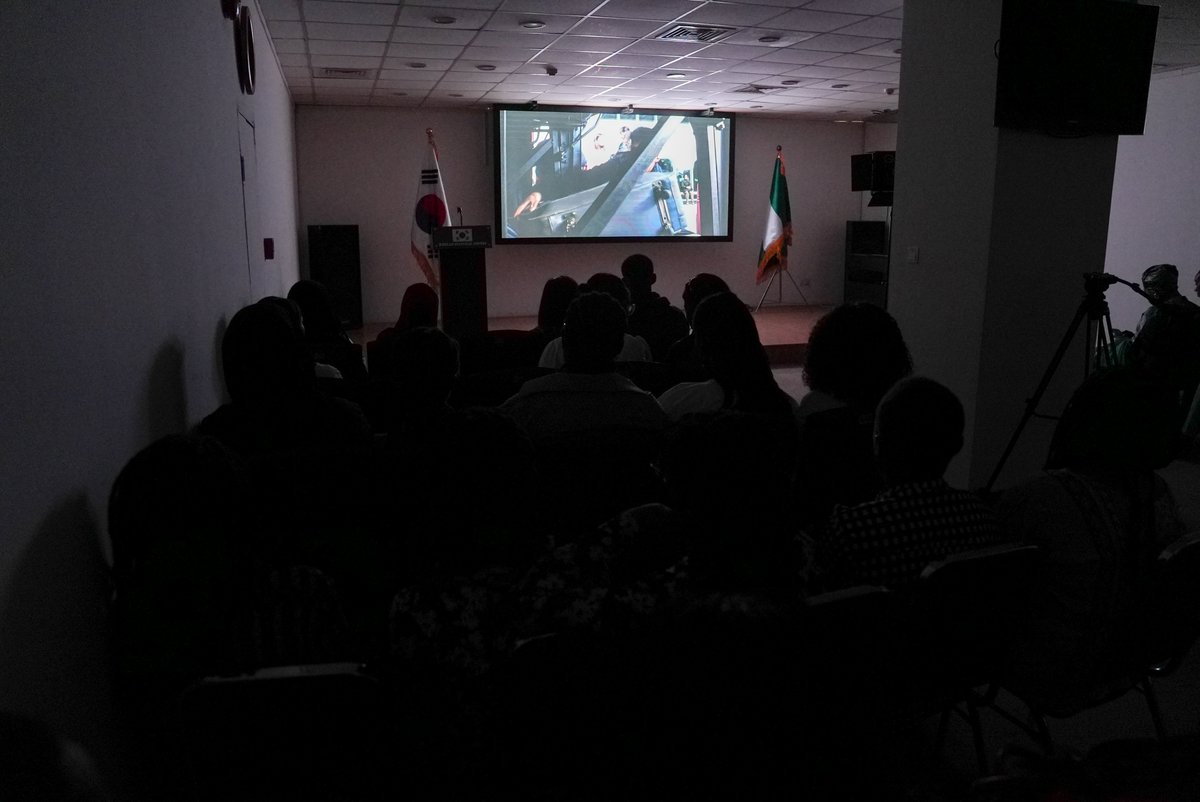 KCCNigeria_'s tweet photo. 📸Photos from the Korean Culture day movie screening held on 17th Jan at KCCN

#Korea #Nigeria #KCCN #koreanculturalcentre #movie #moviescreening #pleasetakecareofmycat #koreancultureday https://t.co/vjE78GpWAV