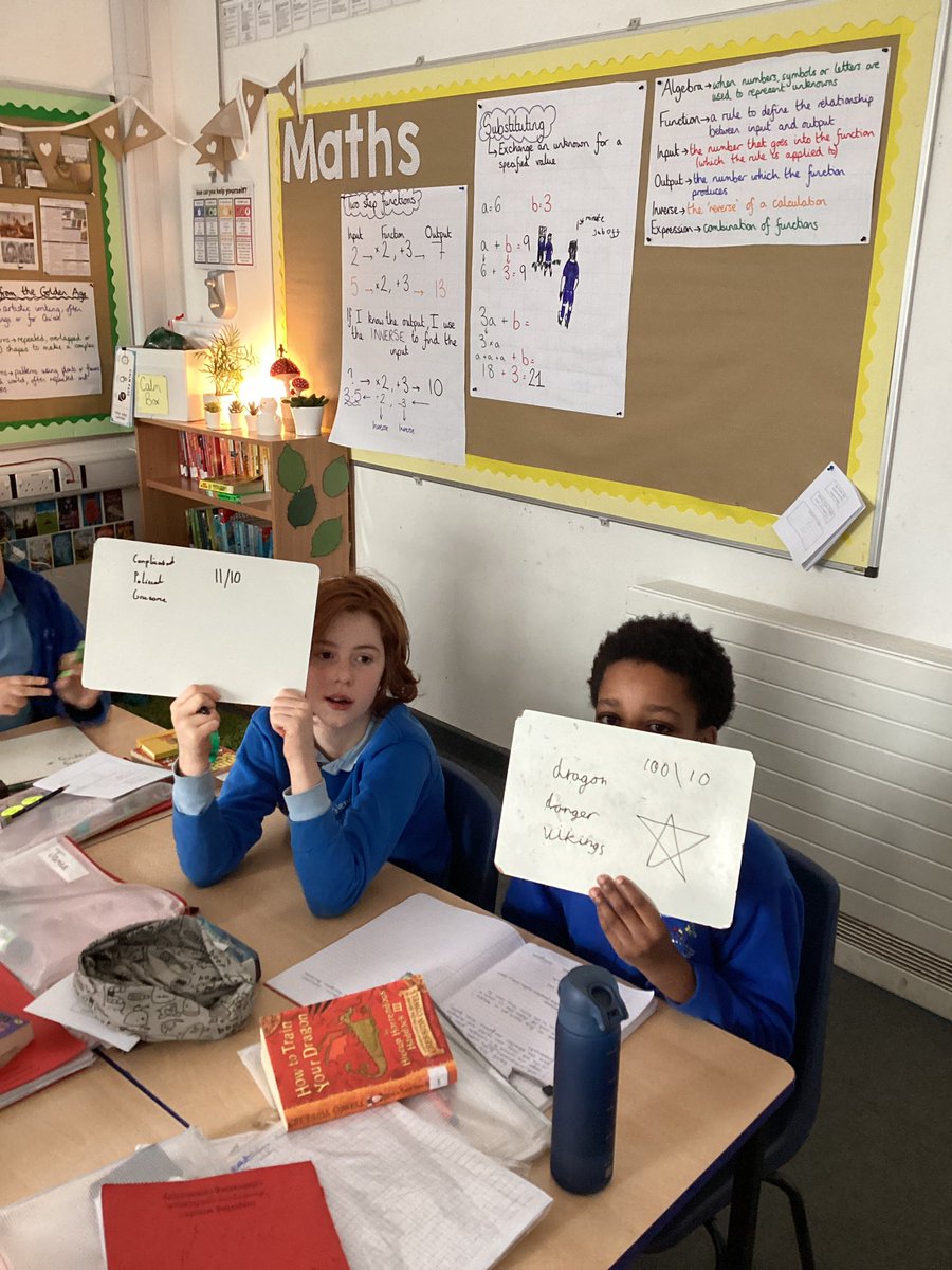 glenfromep's tweet photo. #JuniperClass are hosting a book club as part of our reading for pleasure sessions! Today we looked at three word reviews - sharing our current reads and deciding if we would read them based on our peersβ reviews #reading #books #year6 https://t.co/ZvVRZ6TuNZ