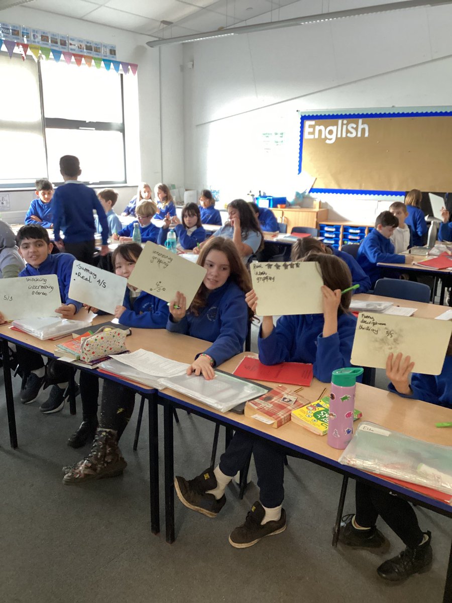 glenfromep's tweet photo. #JuniperClass are hosting a book club as part of our reading for pleasure sessions! Today we looked at three word reviews - sharing our current reads and deciding if we would read them based on our peersβ reviews #reading #books #year6 https://t.co/ZvVRZ6TuNZ