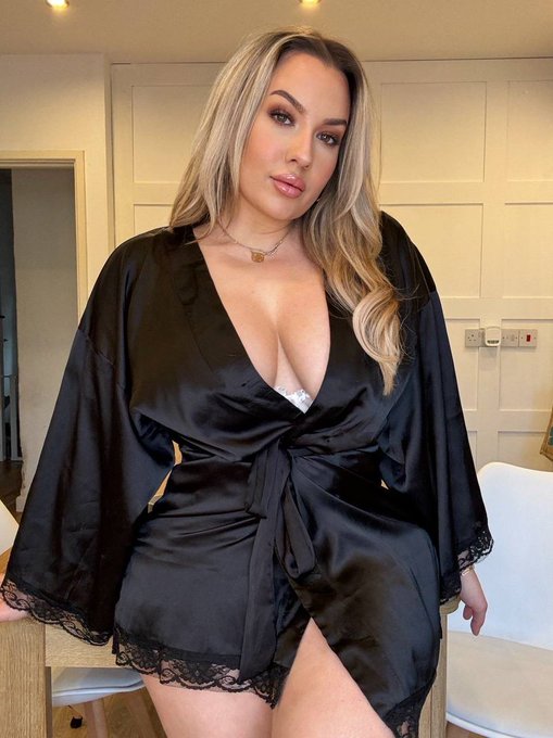 Mommies love is the best kind  I&rsquo;m all you need in life ⬇️   https://t.co/wczP1KRaj1 https://t.co/5K