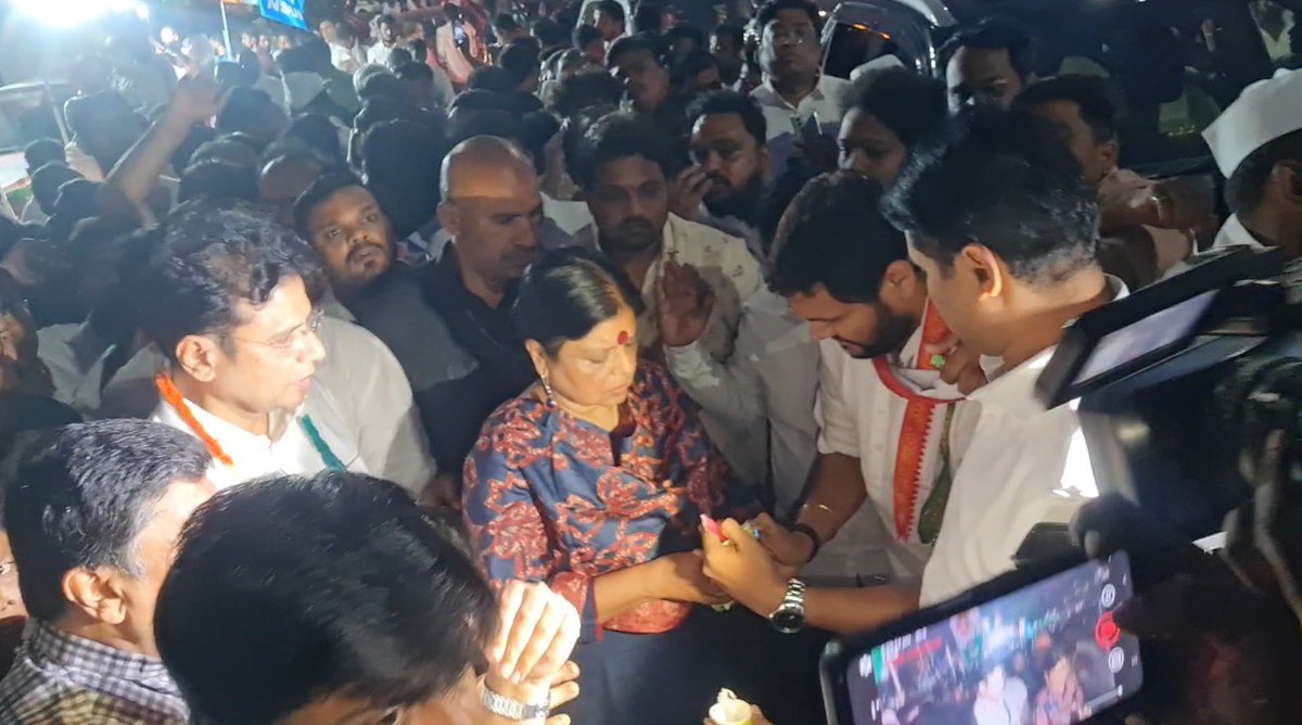 NuthiSrikanth's tweet photo. నిన్న అస్సాంలో *శ్రీ రాహుల్ గాంధీ* గారి భారత్ జూడోయాత్రను అక్కడి ముఖ్యమంత్రి వారి కార్యకర్తలతో అడ్డుకున్నoదుకు వ్యతిరేకంగా ఈ రోజు ఎల్బి స���టేడియం నుండి టాంక్ బండ్ అంబేడ్కర్ విగ్రహం వరకు  క్యాండిల్ మార్చ్ లో పాల్గొనడం జరిగింది. ఈ కార్యక్రమంలో పీసీసీ ముఖ్య నాయకులతో పాటు కార్యకర్తలు పాల్గొన్నారు..
@INCTelangana 
@CaptAjayYadav 
@DeepaDasmunsi 
@bharatjodo 
@AICCMedia 
@ProfCong