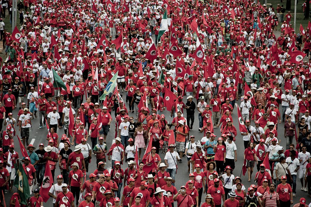 🚩 Defender o <a href="/MST_Oficial/">MST Oficial</a> é lutar contra a fome, as desigualdades sociais e estimular o trabalho cooperativo baseado em relações livres de exploração. VIVA O MST!