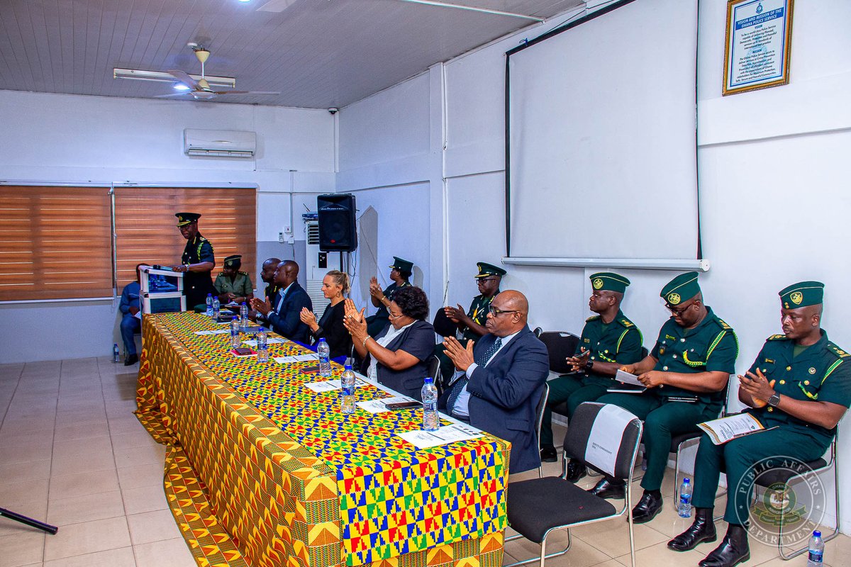 Gha_Immigration's tweet photo. Selected Officers of the Ghana Immigration Service undergo a 4-week advanced Investigation Training at the Police Detective Training Academy - Tesano, to enhance capacity on crime investigations @GhPoliceService @MinterGh https://t.co/mFnCrrpZPi