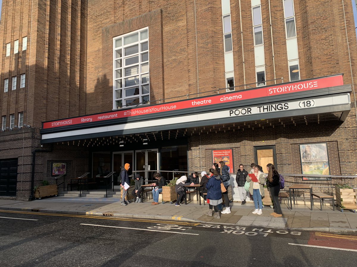 A lovely day with Year 12 investigating the impacts of regeneration in Chester <a href="/alunschool/">Alun School</a> 
#geographyfieldwork #wjecgeography