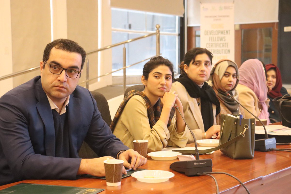 PlanComPakistan's tweet photo. 👨‍🎓📃 𝐒𝐞𝐜𝐫𝐞𝐭𝐚𝐫𝐲 𝐏𝐥𝐚𝐧𝐧𝐢𝐧𝐠 𝐀𝐰𝐚𝐫𝐝𝐬 𝐂𝐞𝐫𝐭𝐢𝐟𝐢𝐜𝐚𝐭𝐞𝐬 𝐭𝐨 𝐘𝐨𝐮𝐧𝐠 𝐃𝐞𝐯𝐞𝐥𝐨𝐩𝐦𝐞𝐧𝐭 𝐅𝐞𝐥𝐥𝐨𝐰𝐬: 𝐀 𝐂𝐞𝐥𝐞𝐛𝐫𝐚𝐭𝐢𝐨𝐧 𝐨𝐟 𝐋𝐞𝐚𝐫𝐧𝐢𝐧𝐠 𝐚𝐧𝐝 𝐃𝐞𝐝𝐢𝐜𝐚𝐭𝐢𝐨𝐧

The Planning Ministry hosted Certificate Distribution Ceremony to honor the accomplishments of Young Development Fellows (YDFs) who completed their one-year public sector internship within the Ministry on January 24, 2024. 

The ceremony took place at Planning Ministry highlighting the significant contributions and dedication of the young professionals in various development sectors.

#YDFs #Youth #FutureLeaders