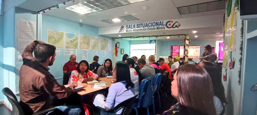 R2Patriotex's tweet photo. #Ahora

Reunión ordinaria del estado Mayor de alimentación Estadal y entes adscritos @MinAlimenVen planificando la distribución y cumpliendo con las políticas alimentarias de nuestro Presidente @NicolasMaduro para que lleguen a nuestro pueblo merideño.

#HaciaEl2030ConLas7T https://t.co/jFA30OJo5K