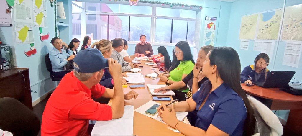 #Ahora

Reunión ordinaria del estado Mayor de alimentación Estadal y entes adscritos <a href="/MinAlimenVen/">minalimentacion_ve</a> planificando la distribución y cumpliendo con las políticas alimentarias de nuestro Presidente <a href="/NicolasMaduro/">Nicolás Maduro</a> para que lleguen a nuestro pueblo merideño.

#HaciaEl2030ConLas7T