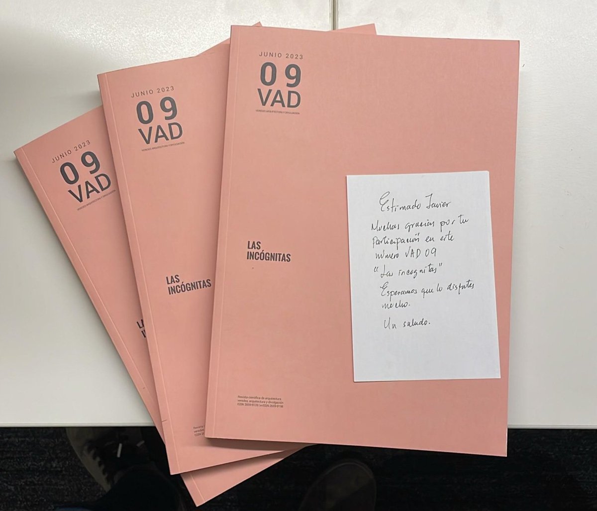 Recibido el nuevo número de la revista VAD @veredes Una gran oportunidad aportar con un artículo que recibió el premio en la pasada @bienal_biau Coordinado por @Mariapuramoreno ya puede leerse aquí: veredes.es/vad/index.php/… Gracias @hitear y @AAlonsoOro por la confianza.