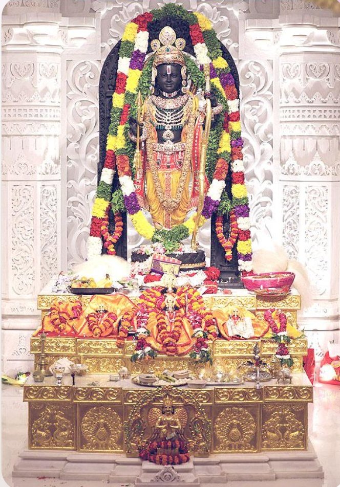 ashalastjoshi's tweet photo. 500 सालों का इंतज़ार आज ख़तम हुआ है 🥺🙌आज के दिन कोई भी राम भक्त अपनी भावनाओ को रोक नहीं पा रहा सभी लोगों मे जो जोश है वेसा जोश मैंने कभी नहीँ देखा लोगों में किसी चीज या दिन को लेके 
 सही मायने में आज दिवाली लग रही है
जय श्री राम❣️🙏🚩
#Diwali
#RamMandirPranPrathistha
#RamJyoti https://t.co/TPF1QxirE8