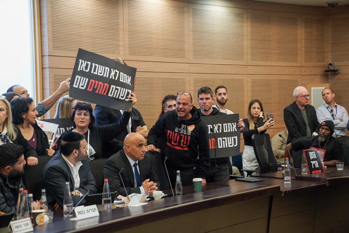 hispanatoliaEN's tweet photo. Relatives of #hostages held by #Hamas in #Gaza have stormed #Kenesset (#Israel's #parliament) to demand from the #Israeli #government negotiations for their release, hours after #Netanyahu refused any deal with the #Palestinian group. https://t.co/aOVlCb0gLR