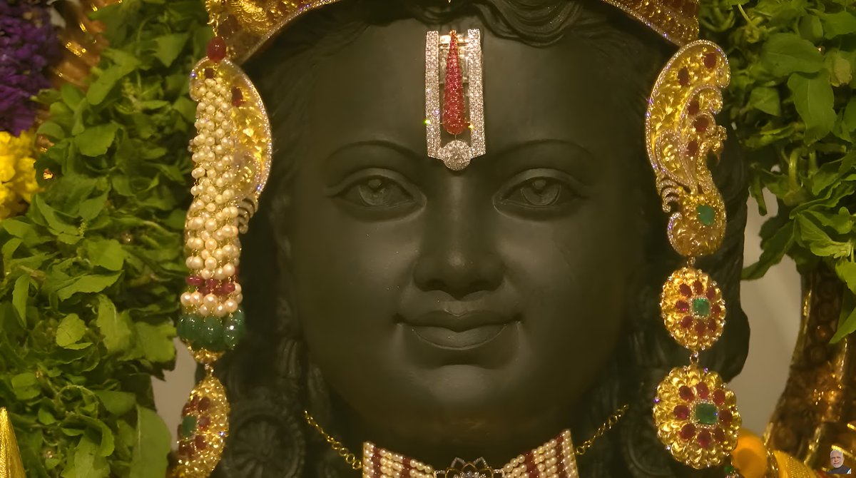 CodeJuggler_'s tweet image. Namaste @striver_79  Dada
Check out my new Wallpaper...!!!

Jay Siya Ram...!!! 🙏🙏
Source: Twitter