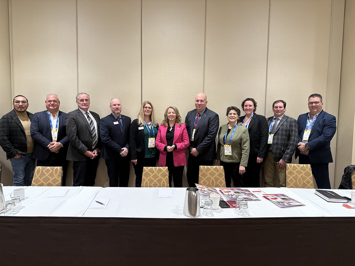 🚨Thank you to representatives of the <a href="/OntarioNDP/">Ontario NDP</a> for meeting with our board of directors this morning for a delegation. #TeamOFA voiced the importance of investing in #ruralON's physical and social infrastructure, increasing access to veterinarians, farmland preservation,