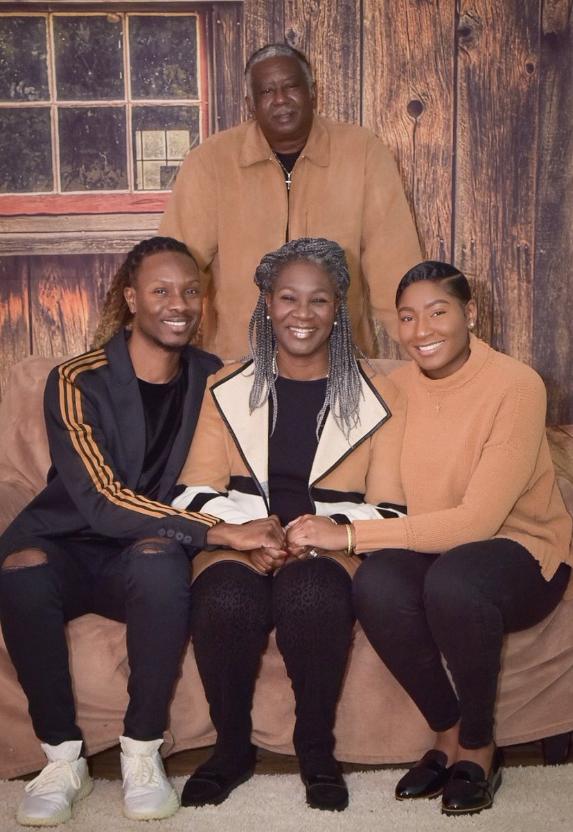 WSaundersMusic's tweet image. Happy Birthday to meeeee!! I’m blessed to share my special day with these two beautiful, AMAZING women… my mom and sister. Loving on them (and myself) today!! ♥️♒️🎉🎉 #HappyBirthday #Bday #OneTwoTwo #AquariusSeason #Family #BdayTwins