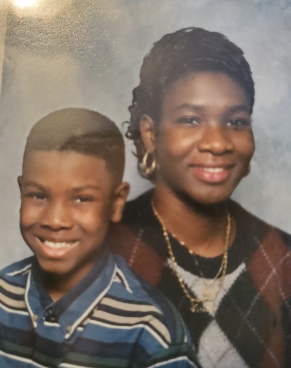 WSaundersMusic's tweet image. Happy Birthday to meeeee!! I’m blessed to share my special day with these two beautiful, AMAZING women… my mom and sister. Loving on them (and myself) today!! ♥️♒️🎉🎉 #HappyBirthday #Bday #OneTwoTwo #AquariusSeason #Family #BdayTwins