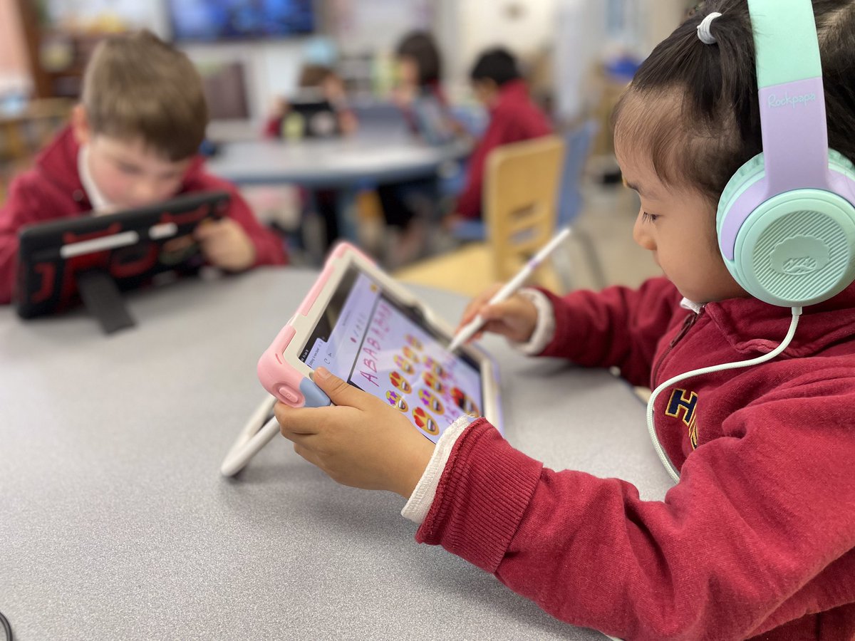 HTS_Kindies's tweet photo. Ask us about creating #patternbooks using @BookCreatorApp. 📒💻 Thank you @ClareyITeach ❤️💻 #BetterTogether❤️ @ConnieRanieri @HTSRichmondHill https://t.co/u7ezqcICmy
