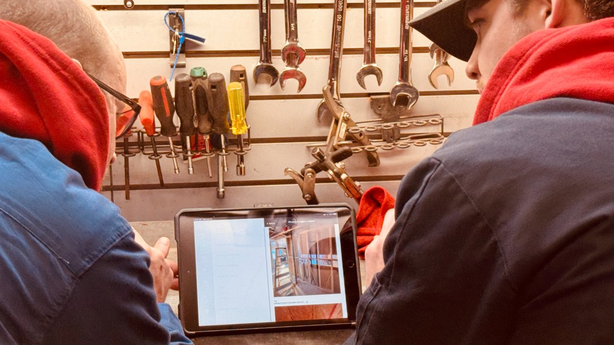 RD_Plumbing's tweet photo. Teamwork in action! 💪 Our plumbers at the shop, huddled up for a tailgate meeting, gearing up for a day of fixin' and making things flow smoothly.

#plumbing #hvac https://t.co/WyyKs403kc