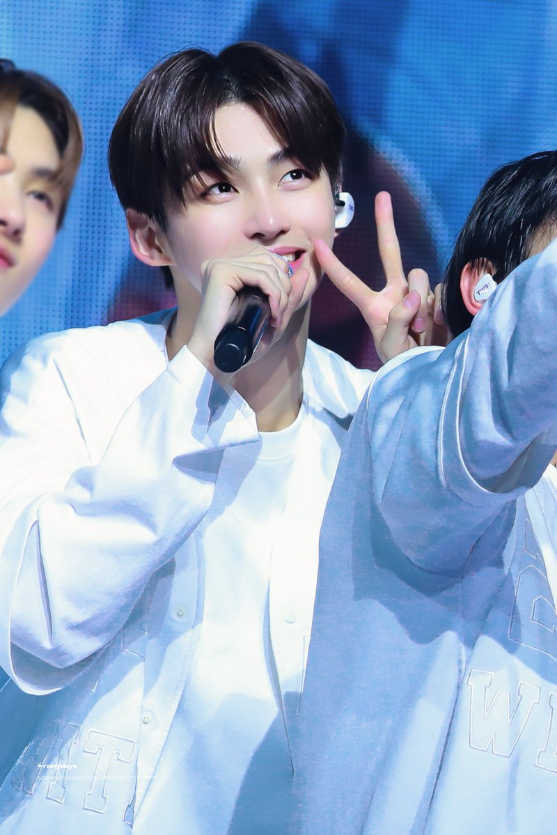 rainydays_hjh's tweet photo. 240122 데뷔 쇼케이스 🥹🥺
#JIHOON #한지훈
 #TWS #투어스 https://t.co/treZmPy0Nu