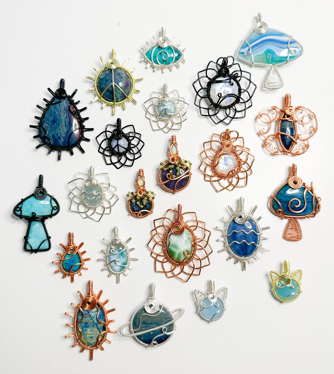 the crystals        🛸🪼🌊       the pendants

“ocean in space” collection coming to my shop Friday Jan. 26th at 8pm eastern time <3