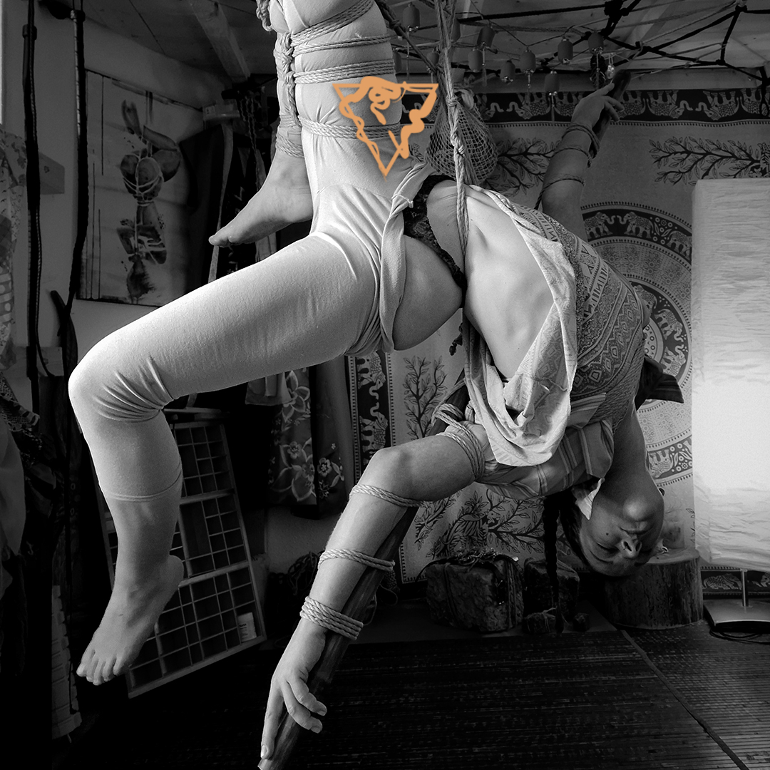 Holistic_Kink's tweet photo. "Mastering others is strength. Mastering yourself is true power." -Lao Tzu⁣
photo &amp; ropes: @vaegabound
model: @shibari_sari2

#selfmastery #emboodyment #rigger #shibari #ropejourney #ropeplay #kinbaku #semenawa #ropes #ropemodel #ropebunny #ropebottom https://t.co/d4cgysHRi5