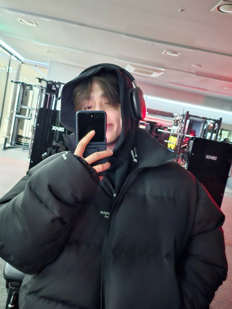 sounds_of_cheol's tweet photo. seungcheol 🖤🥹 https://t.co/0Wu3lH7ngY