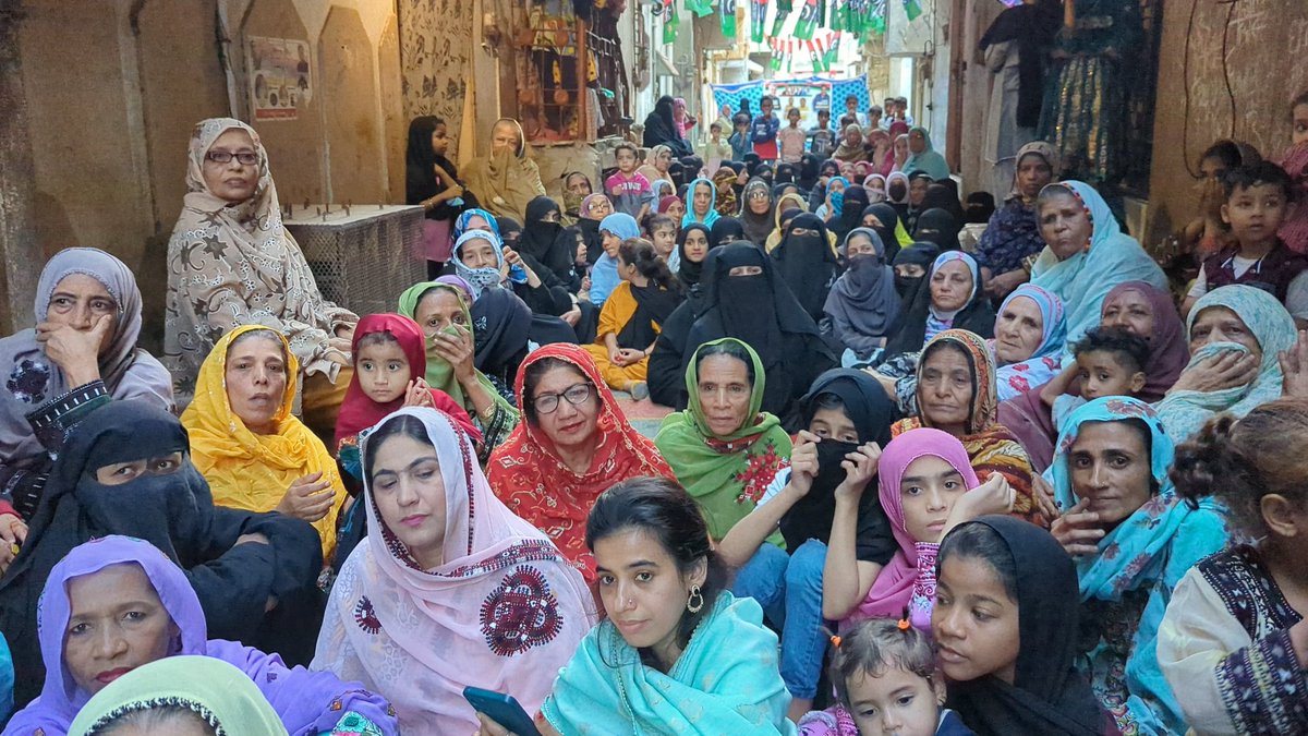 Balushihaider3's tweet photo. #NA239 #PS106 #PS107 #VoteForTeer  >---—>
#Lyari ❤
#چنو_نئی_سوچ_کو
@BBhuttoZardari @AseefaBZ https://t.co/JwEqIHiEpt