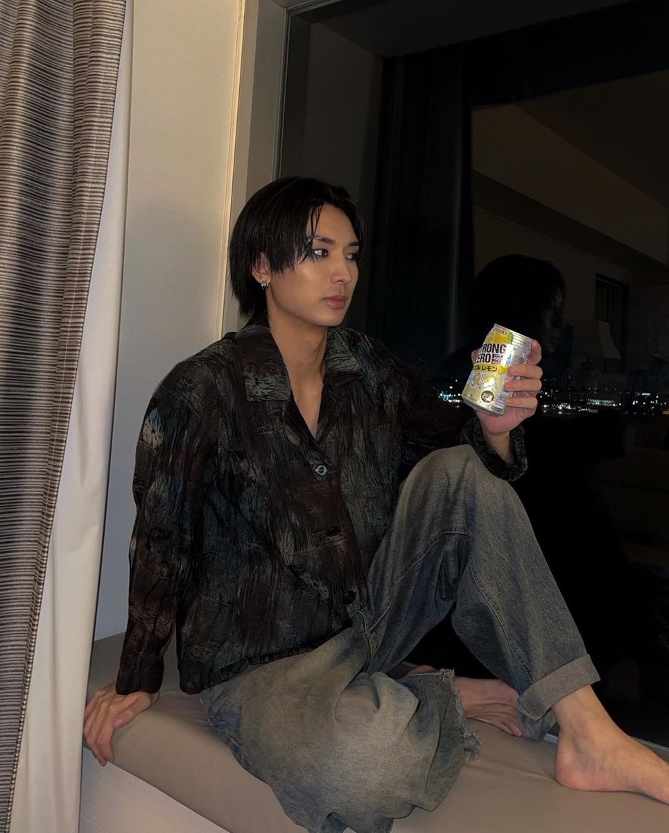 yutcdachi's tweet photo. bday wolf https://t.co/rrDw1aEbrV
