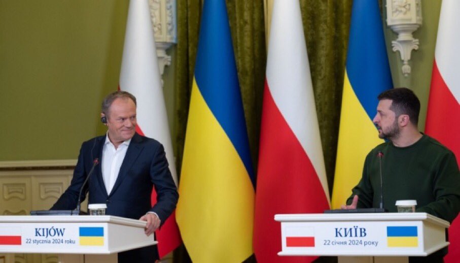 visegrad24's tweet photo. BREAKING:

Poland joins the G7 Security Guarantees for Ukraine after a meeting between President Zelensky and PM Tusk in Kyiv today.

Poland also agreed to provide financial support for Ukrainian arms purchases and to launch joint weapons production.

🇵🇱🇺🇦 https://t.co/Z09i7gvfsC
