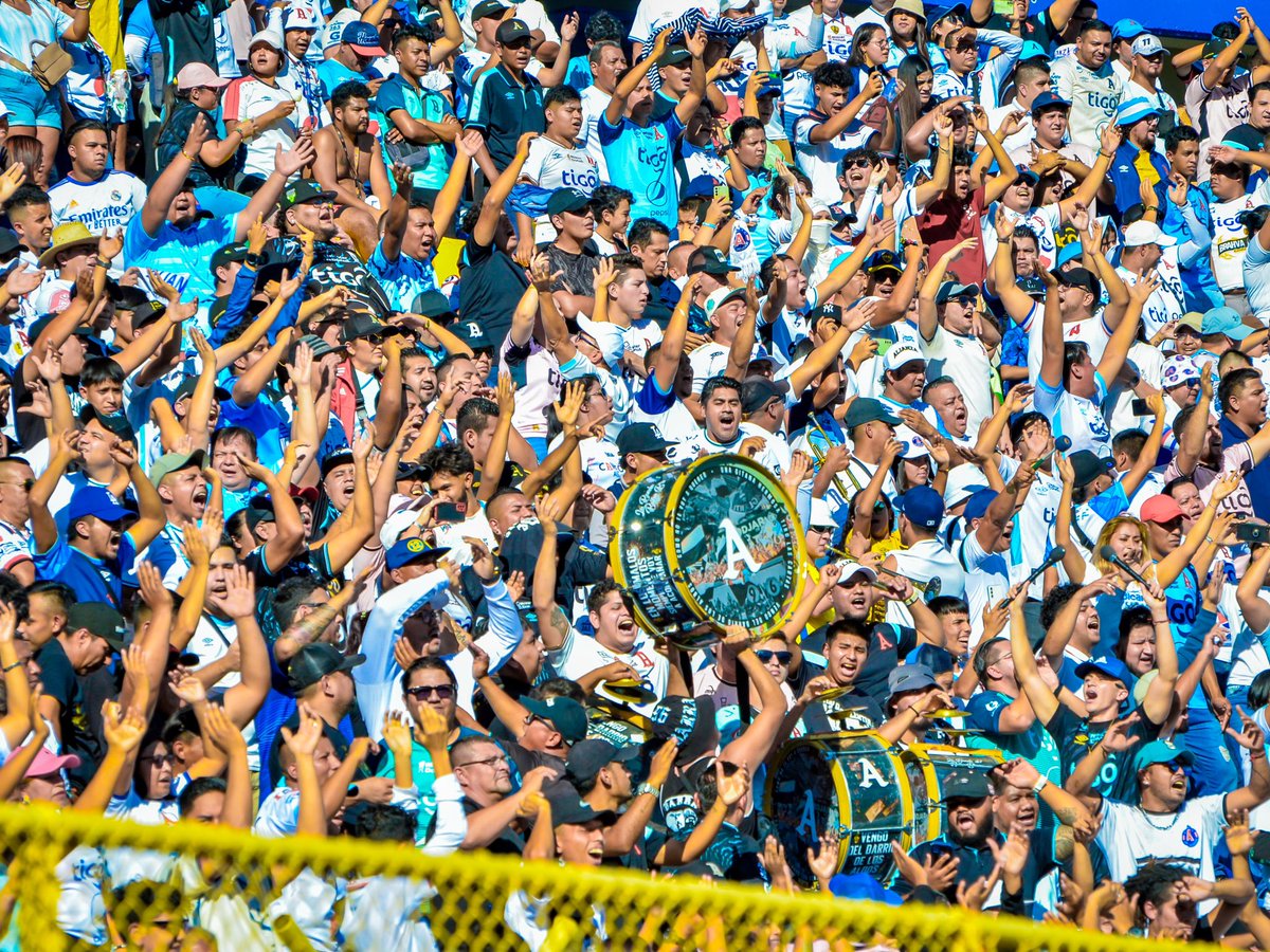 AlianzaFC_sv's tweet photo. ¡𝗘𝘀𝘁𝗮 𝗹𝗼𝗰𝘂𝗿𝗮, 𝗻𝗼 𝗹𝗮 𝘁𝗿𝗮𝘁𝗲𝗻 𝗱𝗲 𝗲𝗻𝘁𝗲𝗻𝗱𝗲𝗿! 🤩

#AlianzaFC https://t.co/qBJm46N7gu