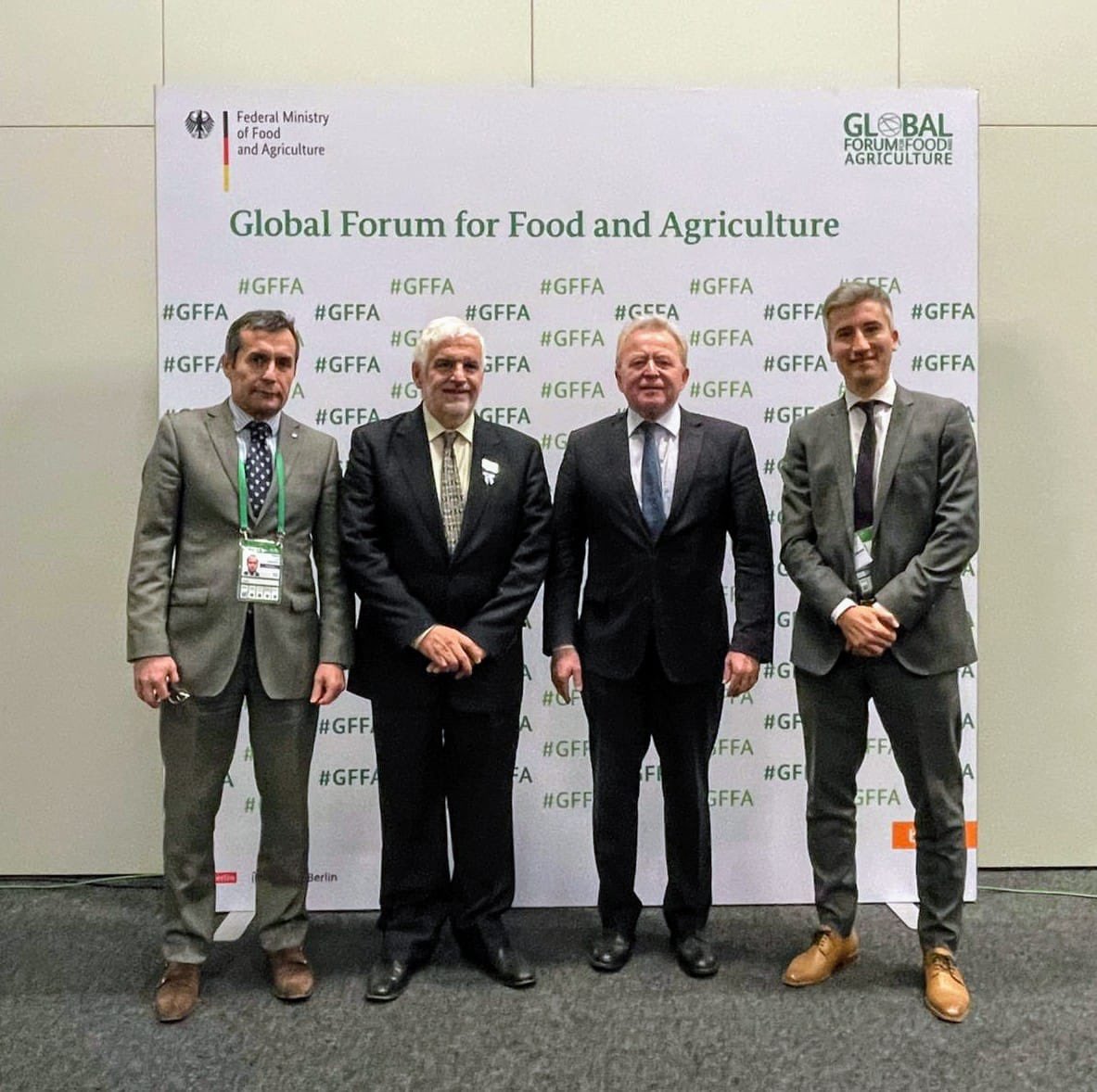 El Secretario mantuvo una serie de reuniones bilaterales con representes de Alemania, China, Indonesia, Japón, la Unión Europea y los socios del MERCOSUR para trabajar en conjunto el acceso a nuevos mercados para productos argentinos, inversiones y cooperación.