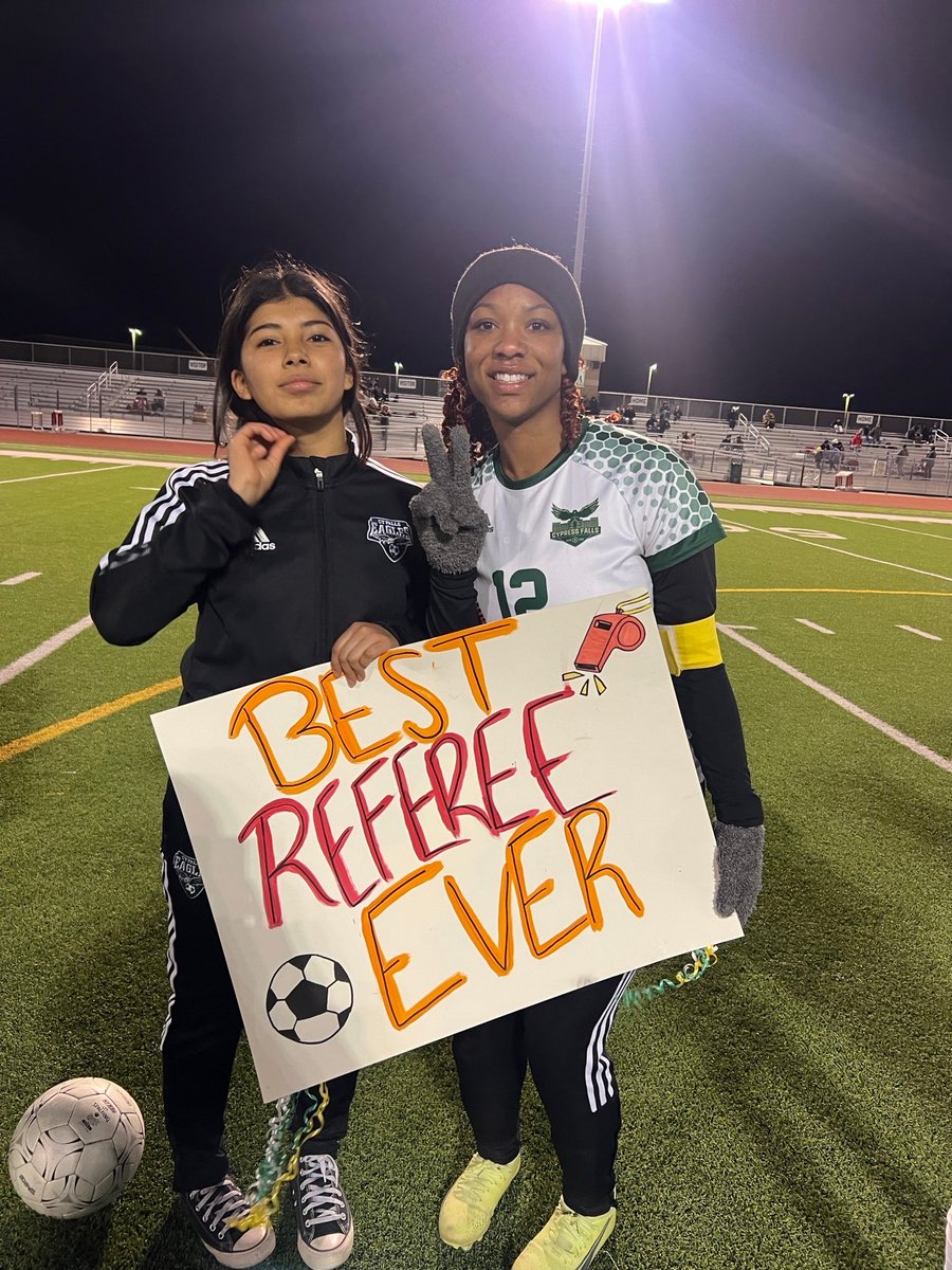 falls_wsoccer's tweet photo. Friday Night we came together with @CyLakesGSoccer to show appreciation for our amazing Refs at our 1st district game of the season. #weloveourrefs https://t.co/53gMchYtbn