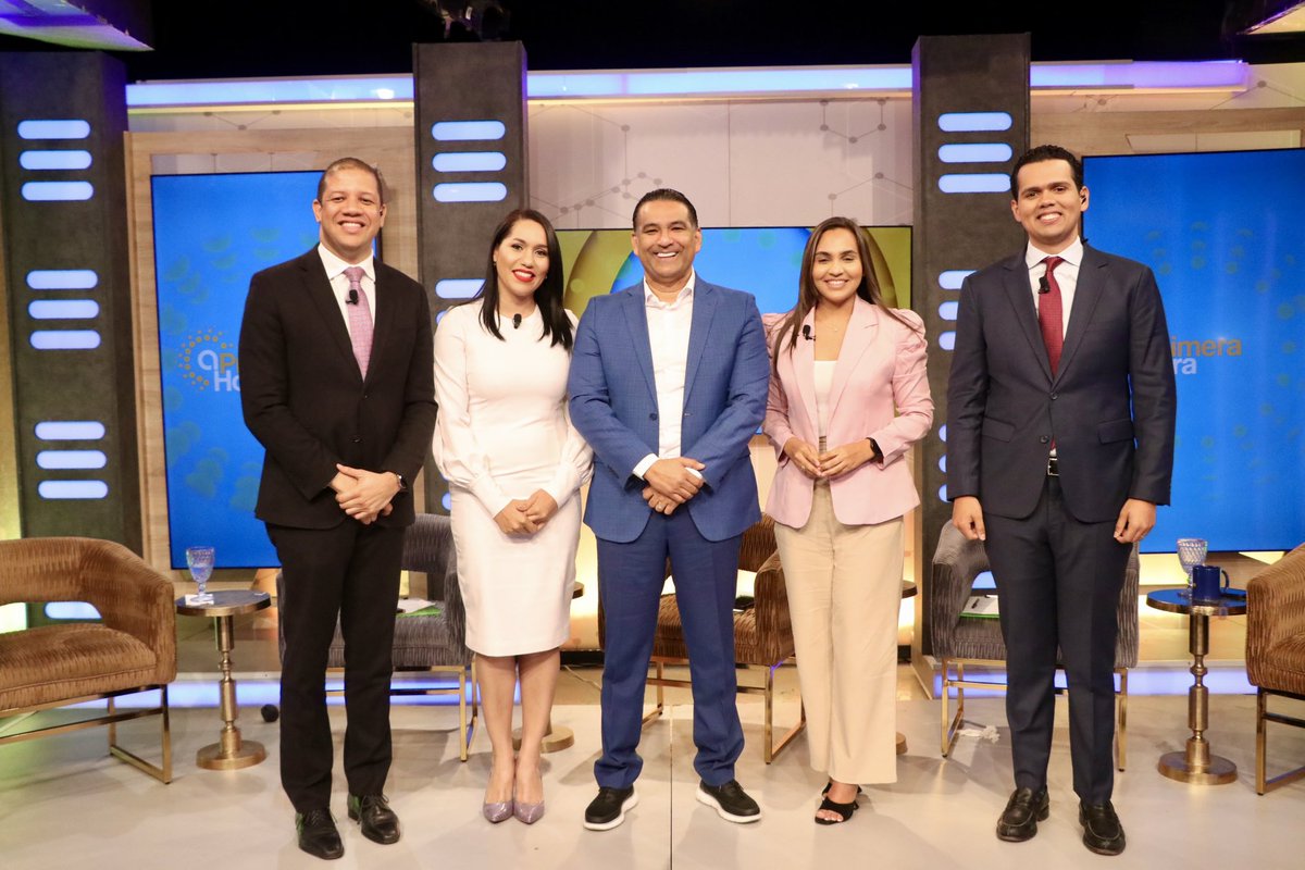 AlbertoTejeda_'s tweet photo. Fue un placer conversar con Lorenny Solano, Edhoarda Andújar, Elías Cornelio y Carlos Hernández en el programa @APrimeraHora_RD

Gracias a todos por la enriquecedora charla donde dialogamos sobre nuestra visión de rescate de Santo Domingo Este. https://t.co/Cty7plO4DK