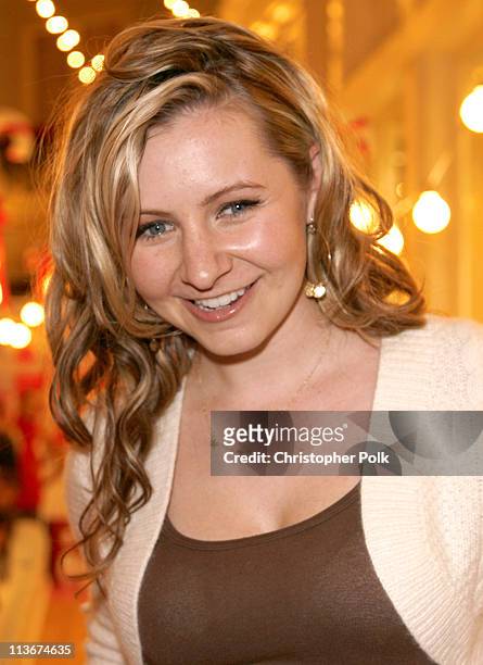 barbaravitali2's tweet photo. Happy Birthday @beverleymitchel January 22,1981 #7thHeaven #Saw2 #BeverleyMitchell https://t.co/x5cWprB6Az