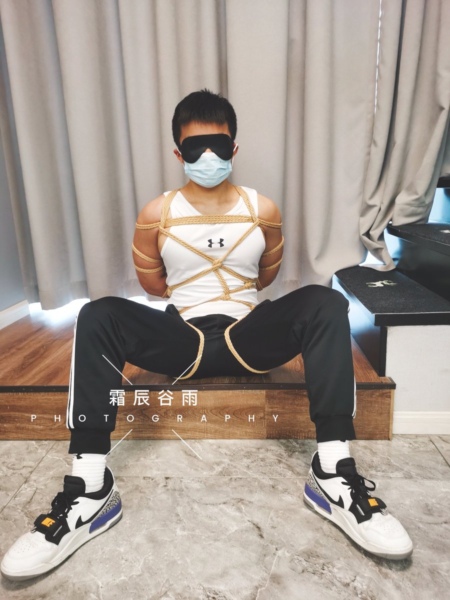 SCGY1223's tweet photo. 又在重庆和徒弟碰头了，这次徒弟带来的小哥哥是真的很不错嘛，不仅不仅有大胸器，据说卧推也能有100，练的确实还不错。当然，到我这不仅需要检验一下徒弟的手艺，还需要开发一下小哥其他方面，至于开发什么… https://t.co/Ek4o5g9rBn