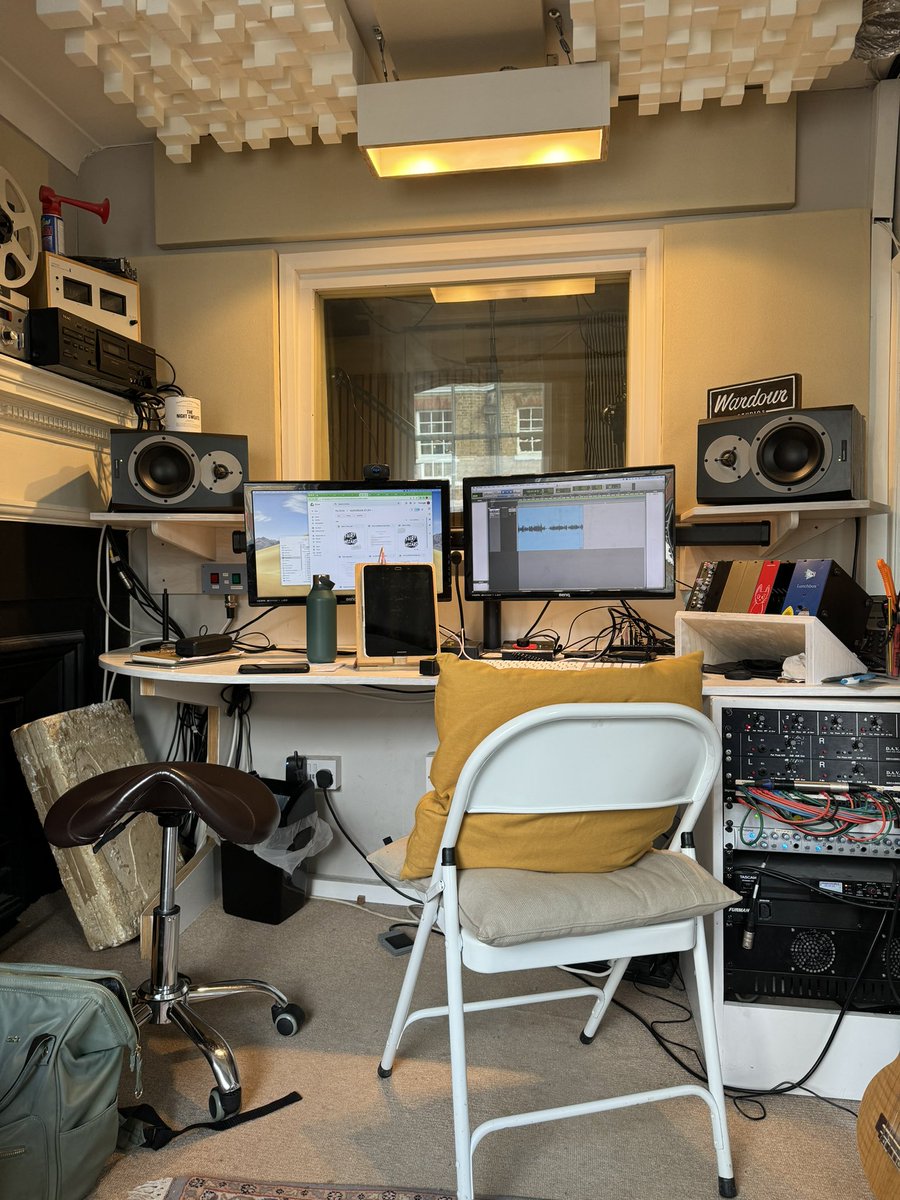 CaiusNicholas's tweet photo. And that’s a wrap on the next audiobook in the STINK series: ‘STINK Vs. WIZARD’! Can’t WAIT for you to hear this one !!! 🧚🧙‍♂️🪄🎉 https://t.co/2leJQXsXGX