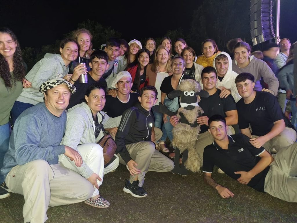 gobdecordoba's tweet photo. 🤩 #AlpaCorral vivió el mejor fin de semana de la temporada. 👏 Más de 5 mil personas disfrutaron de la 6° Edición del Festival Provincial del Cordero, que contó con la presencia de importantes artistas en el escenario, paseo de artesanos, y feria gastronómica. #SeguimosHaciendo https://t.co/mTZC8WYNfW