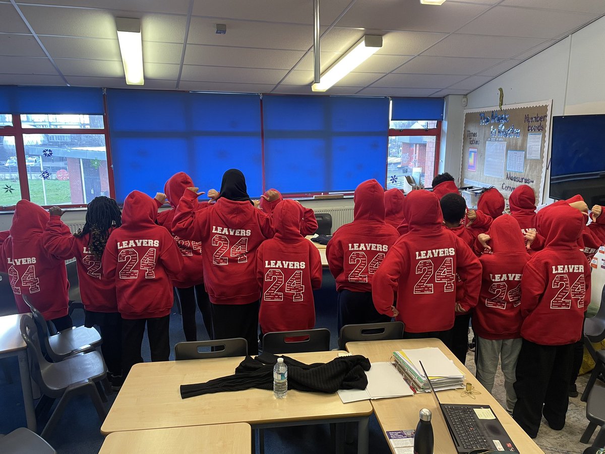 Great excitement in Y6 today, leavers hoodies have finally arrived! ❤️@FitzalanHigh @StanwellSchool @CathaysHigh @StCyresSchool @willowshigh @CSCJES @Addysg_Cymraeg @vaughangething