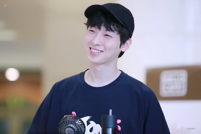 uuuuupee's tweet photo. 하.... 캉 요즘 항상 화장하고 다녀서 최근 사진에는 없는데 예전 화장끼 없는 투명한 얼굴 너무 좋음....... 당연한 말이지만 이목구비 자체는 별 다르지 않아도 그냥 뭔가 지금���랑은 다른 어린느낌이 있어
하.. 왜 이렇게 맘이 힘드냐
...
..
......
....
.
.... https://t.co/oLiYhKW6bp