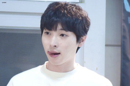 uuuuupee's tweet photo. 하.... 캉 요즘 항상 화장하고 다녀서 최근 사진에는 없는데 예전 화장끼 없는 투명한 얼굴 너무 좋음....... 당연한 말이지만 이목구비 자체는 별 다르지 않아도 그냥 뭔가 지금���랑은 다른 어린느낌이 있어
하.. 왜 이렇게 맘이 힘드냐
...
..
......
....
.
.... https://t.co/oLiYhKW6bp