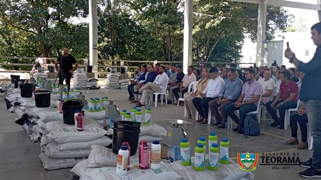 alcteorama's tweet photo. En el marco del proyecto “FORTALECIMIENTO DE LOS SISTEMAS DE PRODUCCIÓN AGRÍCOLA DEL DEPARTAMENTO NORTE DE SANTANDER” FORAGRI. 

La secretaria de desarrollo social, económico y rural, participo en la socialización del proyecto y entrega protocolaria del kit agrícola. https://t.co/EaeoFO24c9