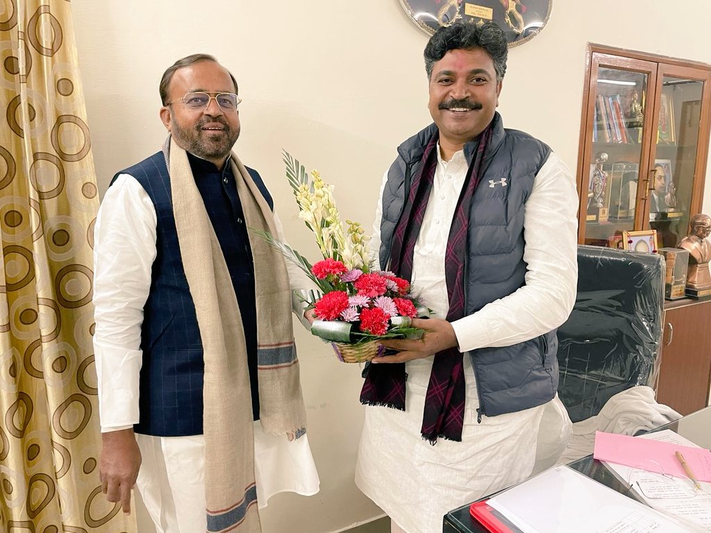 SanyamLodha66's tweet photo. #राजस्थान विधानसभा में विपक्ष के नेता नियुक्त होने पर श्री टीकाराम जूली जी को उनके जयपुर स्थित निवास पर मुलाकात कर बधाई दी।

@TikaRamJullyINC https://t.co/gjM2XvrBk2