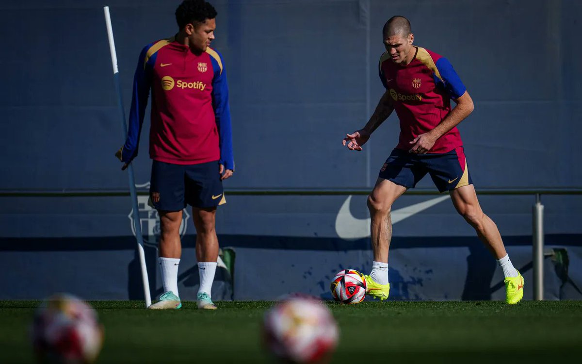 Image: Vitor Roque and Romeu in training today.