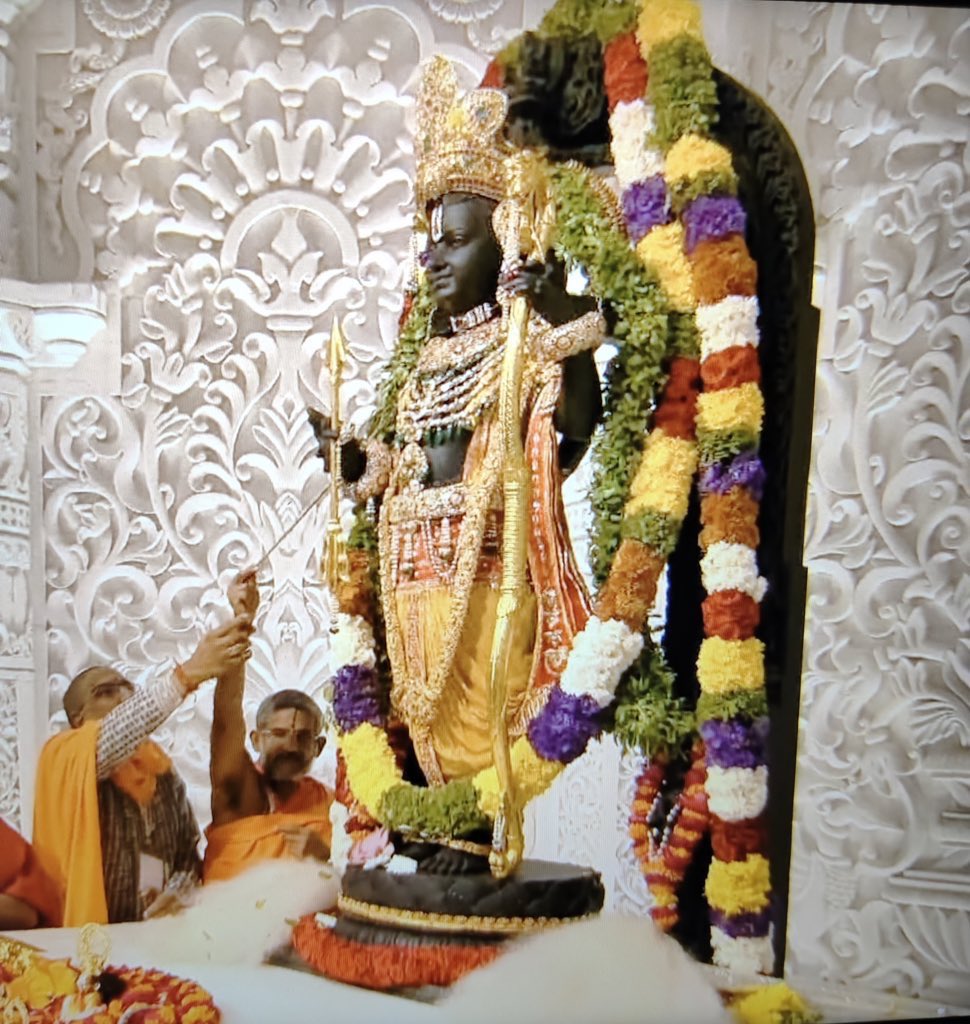 TDevendrasingh's tweet photo. Most beautiful moment that we are witnessing 🧡

We are lucky that we are born in this generation

Bhagwan Ram ka Ashirwad hum sab pe bna rahe 🙏🏻🧡 

#RamMandirPranPrathistha
#JaiShreeRaam
#JaiSiyaRam https://t.co/nxWJZ2LIHL
