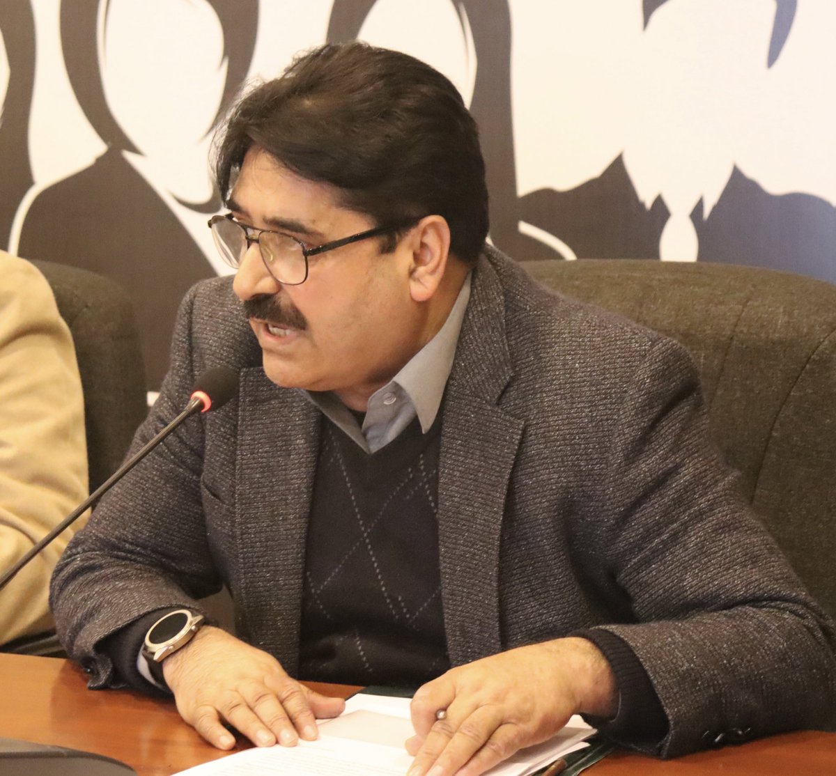 PlanComPakistan's tweet photo. In his address to the YDFs, Secretary Planning Mr. Awais Manzur Sumra advised youth to persevere in their pursuit of knowledge and excellence emphasising that 𝒉𝒂𝒓𝒅 𝒘𝒐𝒓𝒌 𝒘𝒊𝒕𝒉𝒐𝒖𝒕 𝒆𝒙𝒑𝒆𝒄𝒕𝒂𝒕𝒊𝒐𝒏𝒔 𝒊𝒔 𝒂 𝒇𝒐𝒓𝒎𝒖𝒍𝒂 𝒇𝒐𝒓 𝒔𝒖𝒄𝒄𝒆𝒔𝒔. 

The Secretary applauded the commitment and passion displayed by the YDFs and encouraged them to carry this spirit forward in their future endeavors.

The ceremony also witnessed commendations from the Members of the Planning Commission lauding the exemplary commitment and passion exhibited by the YDFs