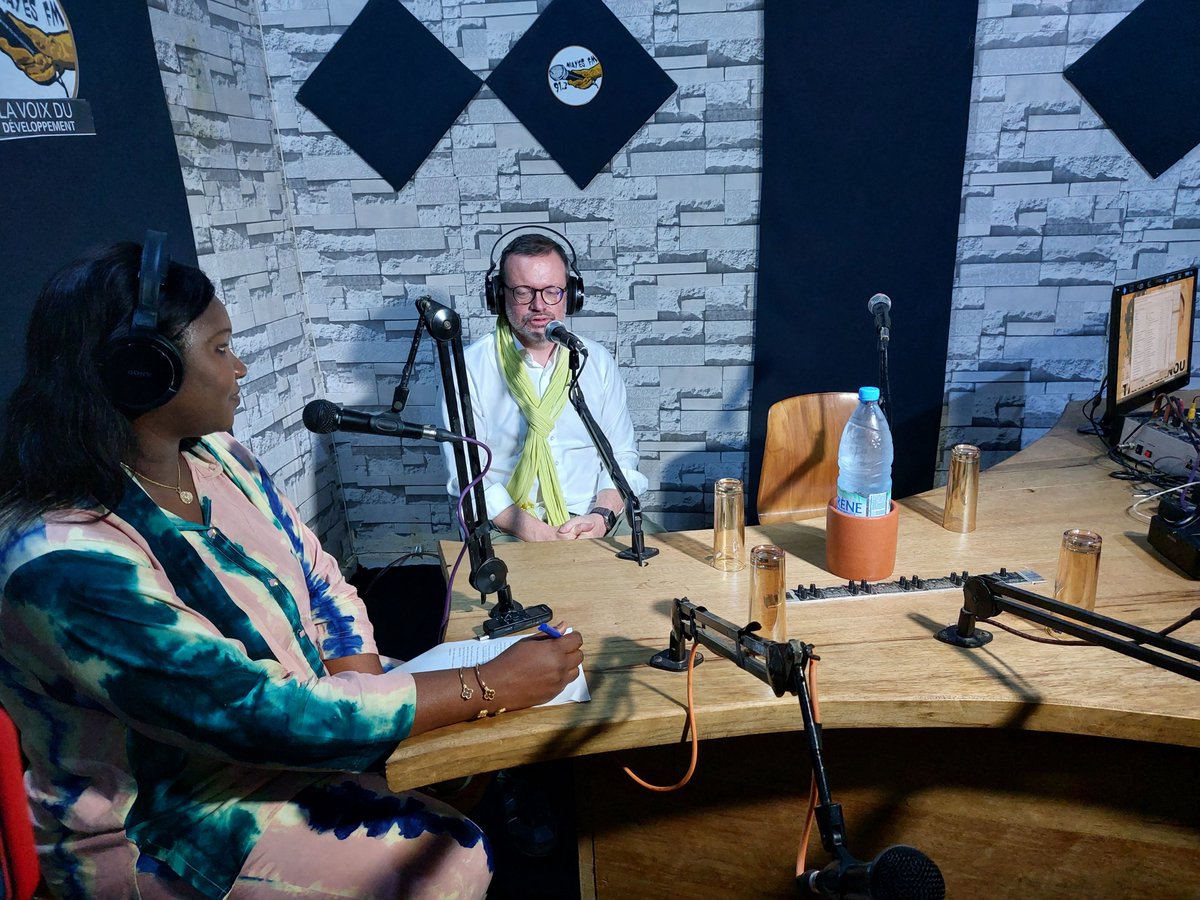 LUinDAKAR's tweet photo. Fin de la tournée à Mboro: accueil chaleureux au Centre de ressources éducationnelles et de promotion des enfants, et visite du Centre de formation prof. de @ONG_JED_SN en 🤝avec @GuidenaScouten et #PADEM. Moment interview sur les impressions de la tournée à Radio Niayes. #LuxAid https://t.co/vKX1p59qtW