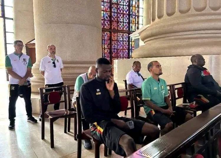 Ivoirowsky's tweet image. #Yamoussokro ; l'équipe du #Cameroun aperçue dans une église .⛪️#CAN2023